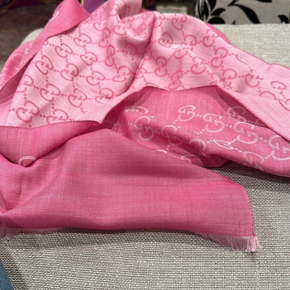 LAST CHANCE GUCCI wool blend scarf - Picture 5 of 5